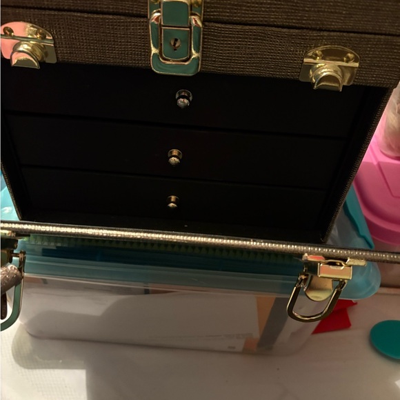 Elegant Gold Cosmetic Case - Picture 6 of 14